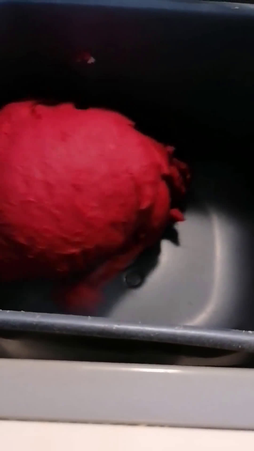 Foto del paso 1 de la receta: 293. Pan de molde de remolacha / panificadora