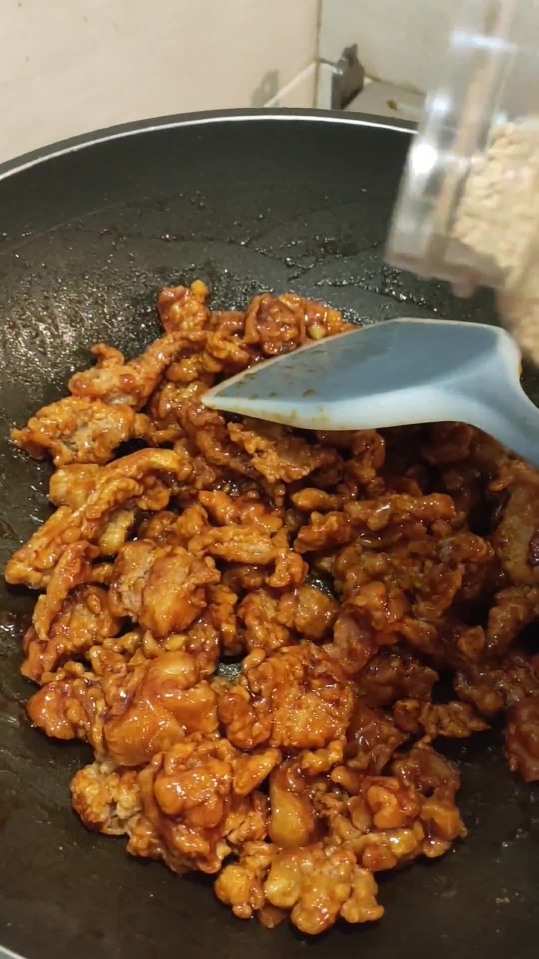 Foto langkah ke 5 dari resep Ayam Saos Madu Wijen.