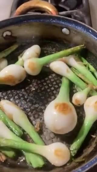 Foto del paso 2 de la receta: Salmón 🍣 Encebollado