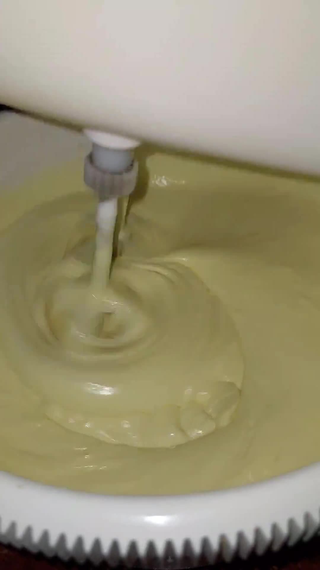 Foto langkah ke 3 dari resep Bolu Kukus Putih Telur.