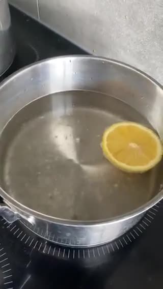 صورة لخطوة 1 من وصفة كنافة بالشوكولا طعم هبال 😋😋👍🏻