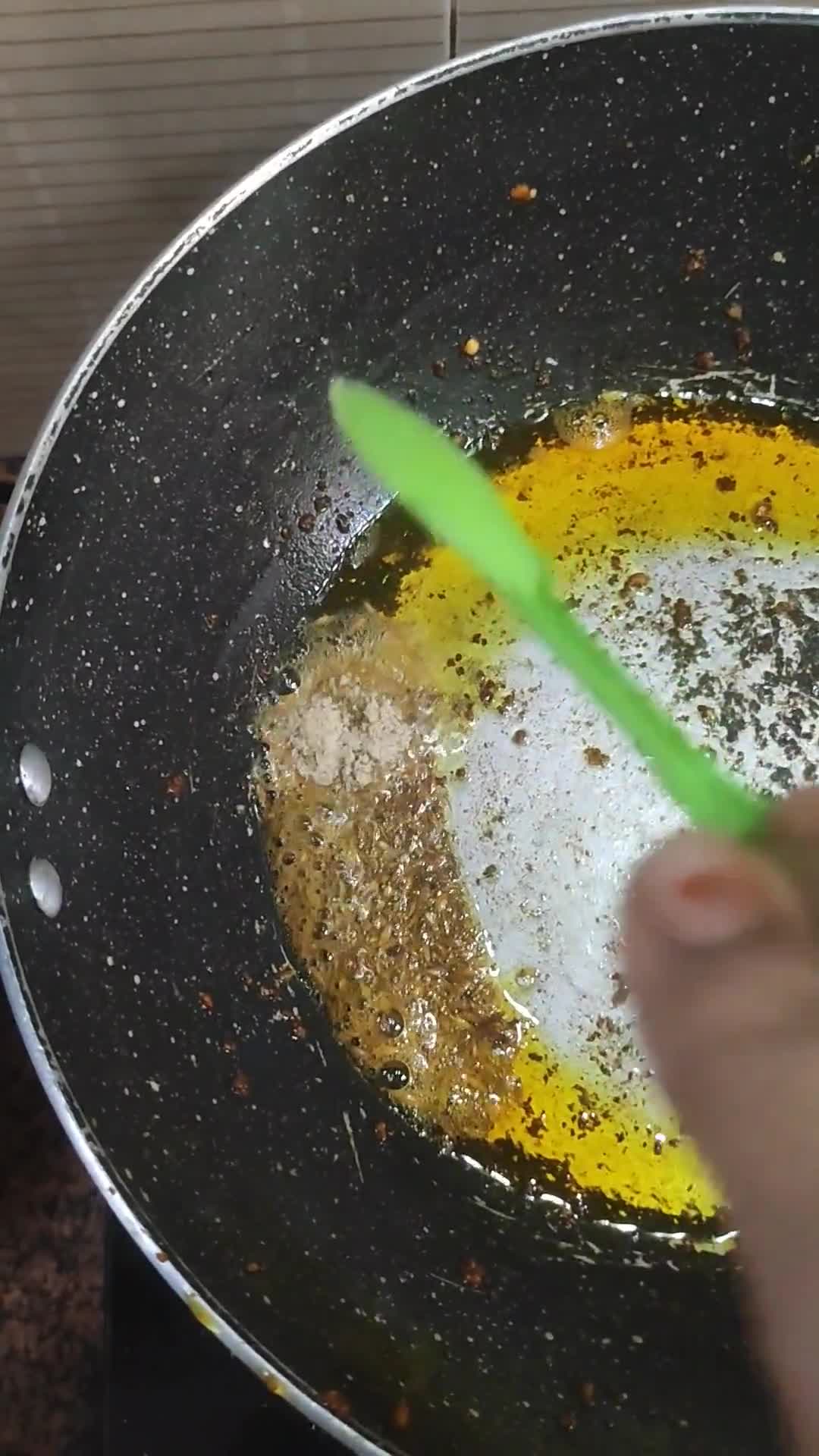 आलू शिमला मिर्च ग्रेवी(दही वाली) (Aloo Shimla Mirch in Dahi Gravy) रेसिपी चरण 3 फोटो