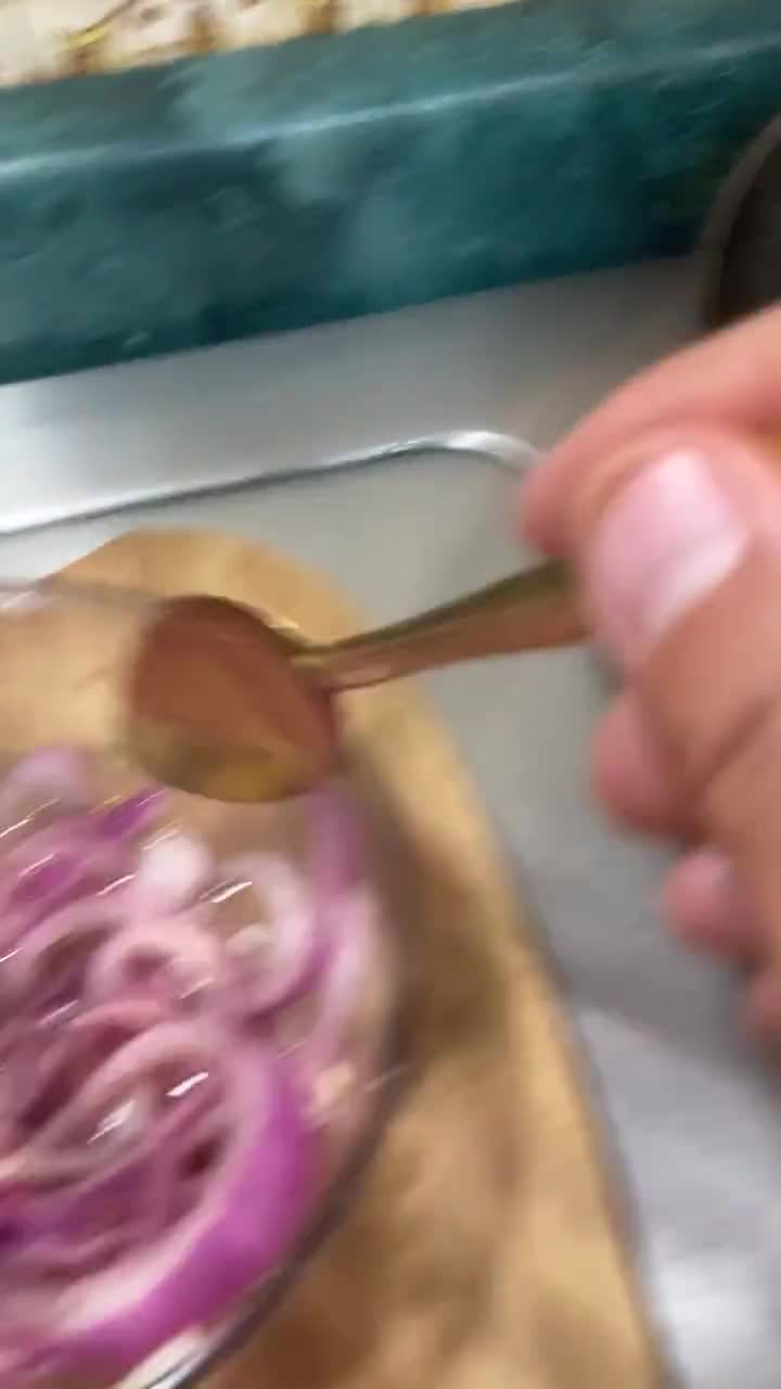 Foto del paso 4 de la receta: Cebollas Desflemadas con Sal de Grano y Pimienta Molida