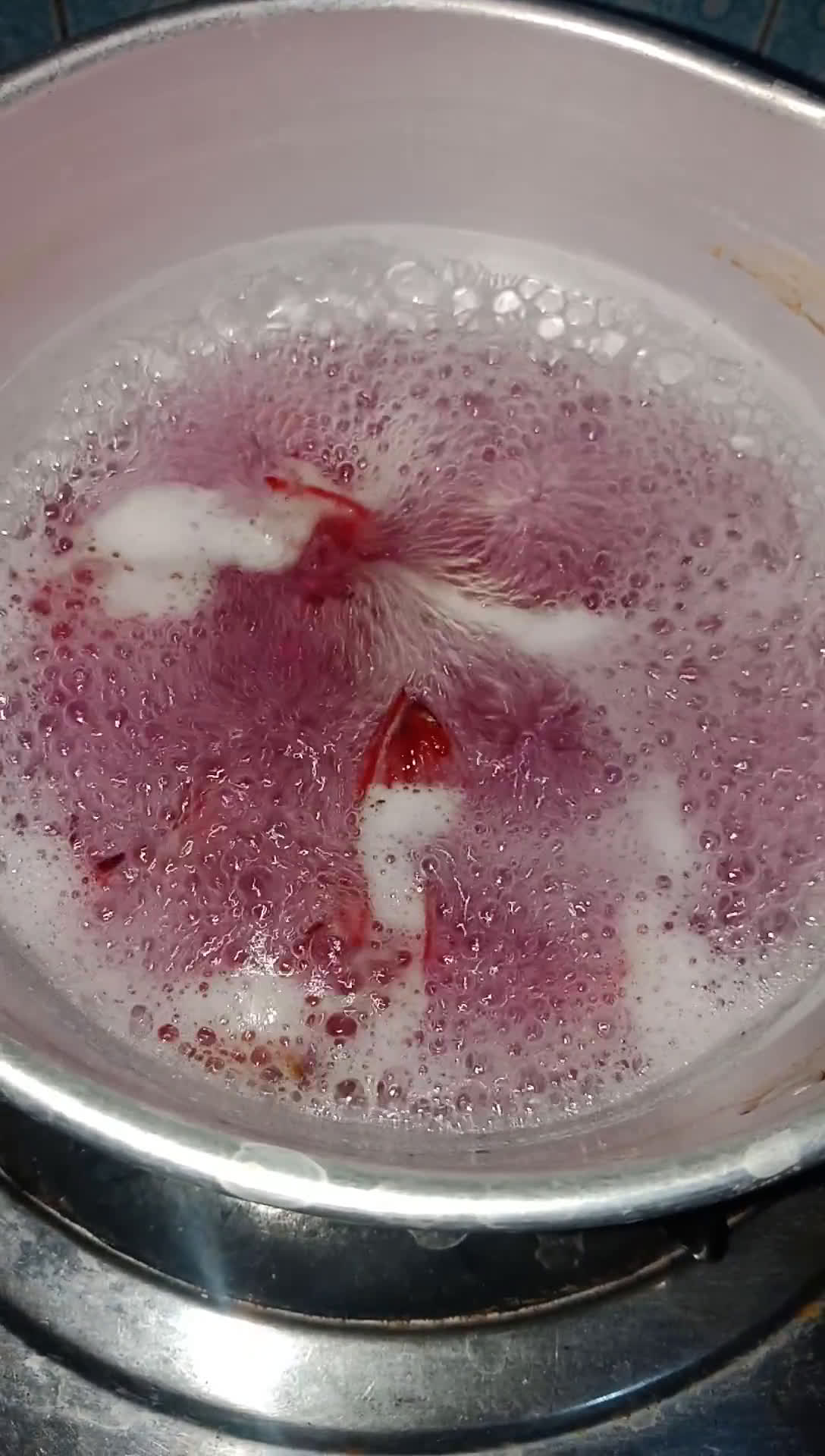 Foto langkah ke 2 dari resep Teh Bunga Rosella.