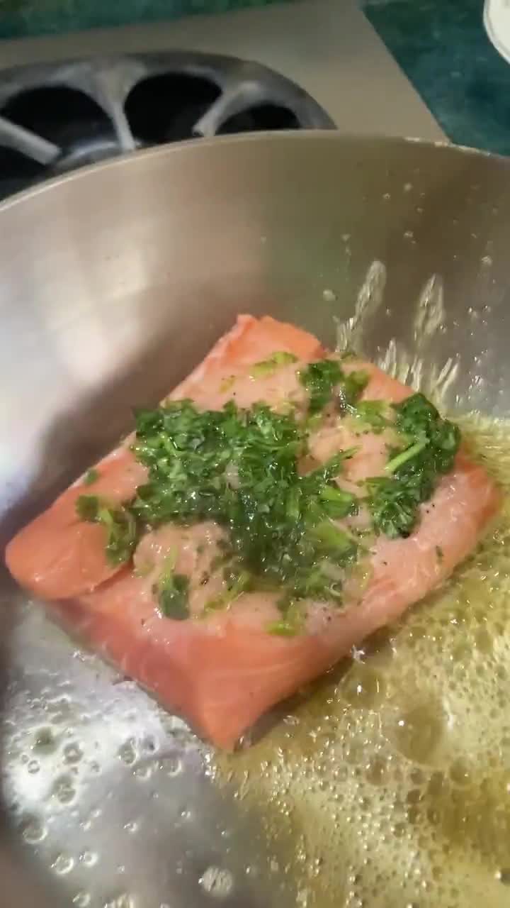 Foto del paso 4 de la receta: "Salmón a la mexicana con vinagreta de cilantro"