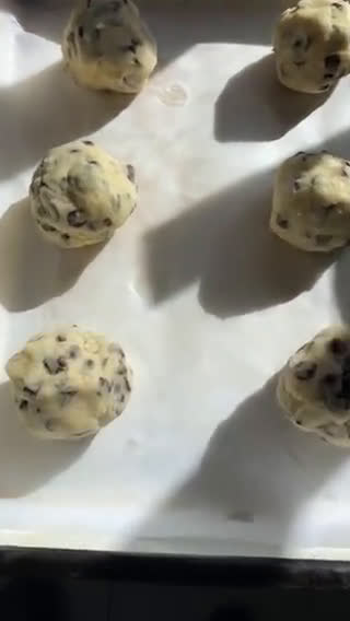 Foto del paso 4 de la receta: Cookies con chips de chocolate