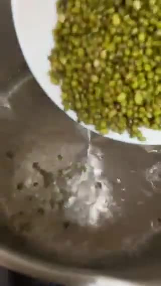 Gambar langkah 2 resipi Puding Kacang Hijau dan Sagu.