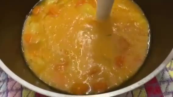 Foto del passaggio 3 della ricetta Vellutata zucca, carote e patate al profumo di rosmarino