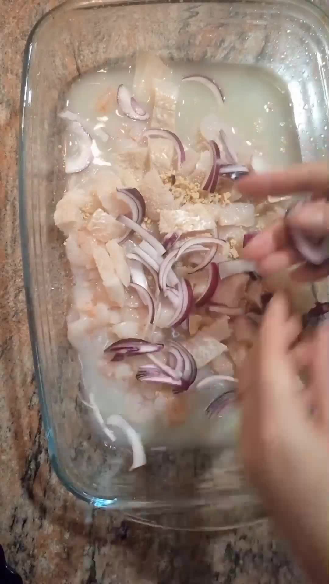Foto del paso 2 de la receta: Aguachile de camarón y aguacate 🥑