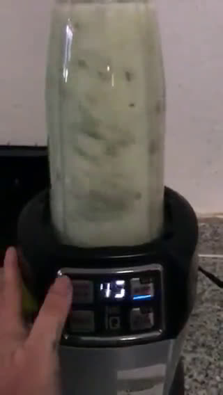 Foto del paso 3 de la receta: Aguas!! Ahora de pepino, Limón y hierbabuena