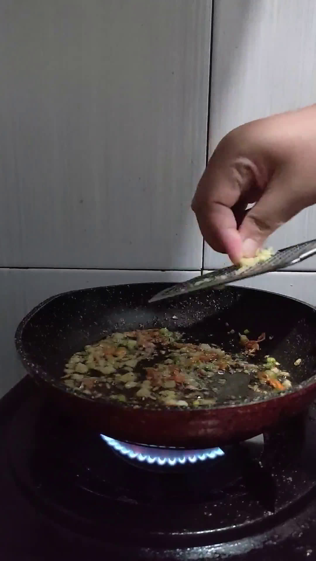 Foto langkah ke 1 dari resep Udang Asam Pedas.