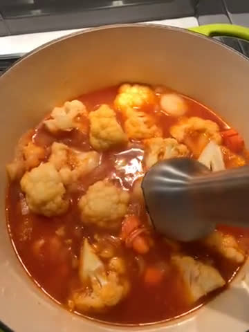 A picture of step 5 of Cauliflower and Carrot Soup.