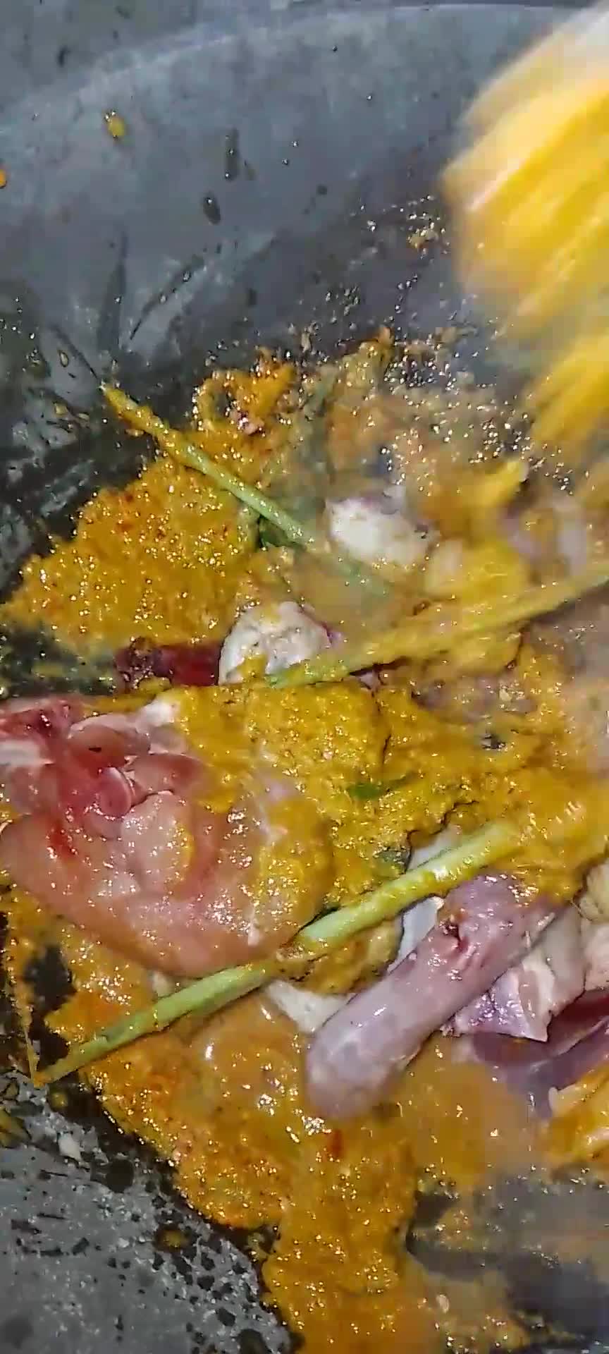 Foto langkah ke 2 dari resep Kari ayam kentang.