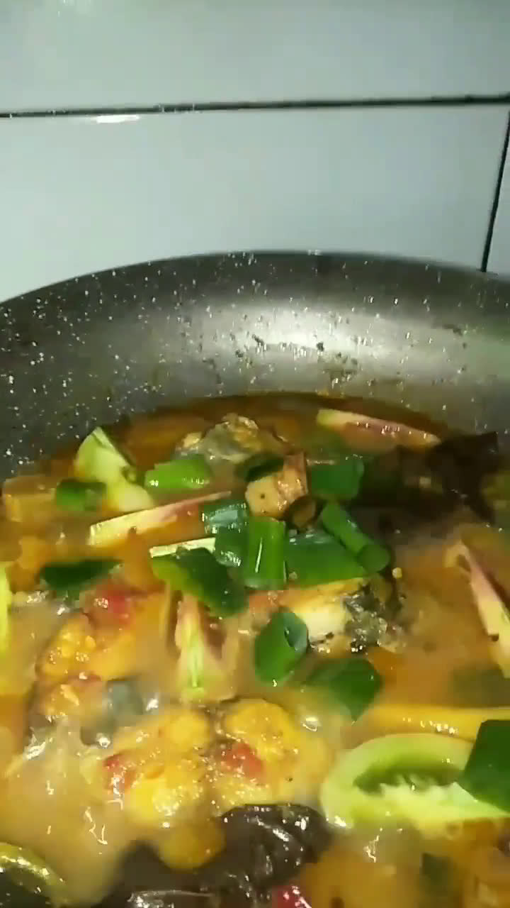 Foto langkah ke 4 dari resep Ikan Cakalang Kuah Asam.
