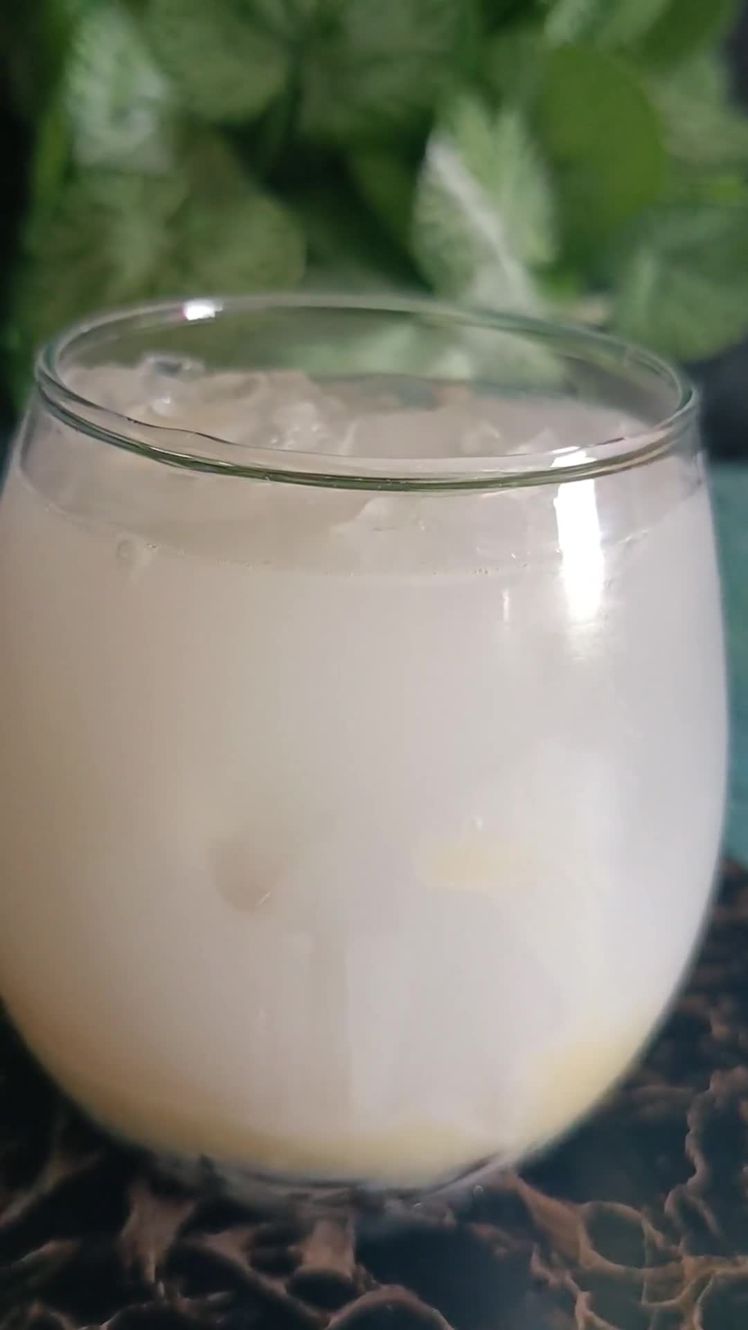 Gambar langkah 2 resipi Sparkling Water Sirap Bandung Cincau.