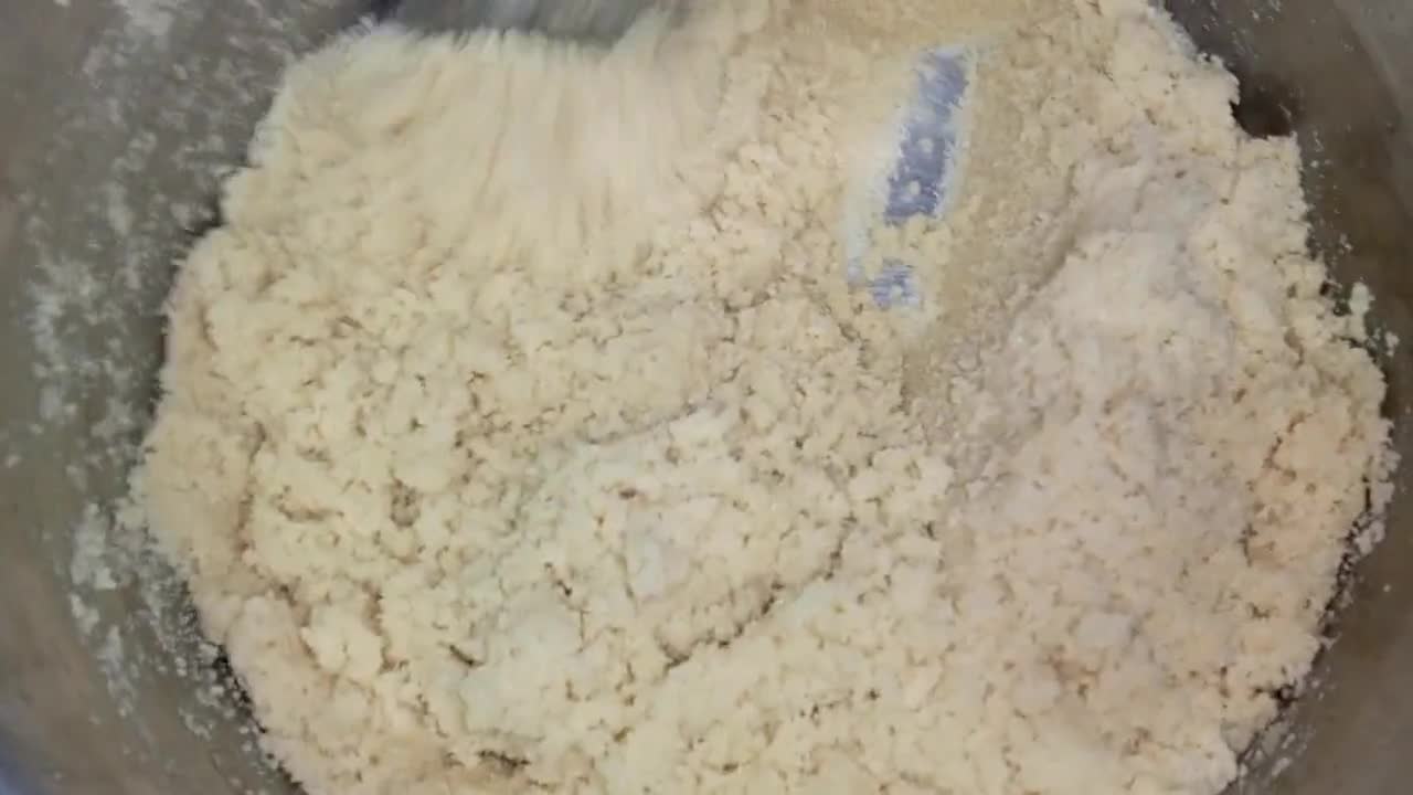 A picture of step 3 of Suji Ka Halwa💛🤤.