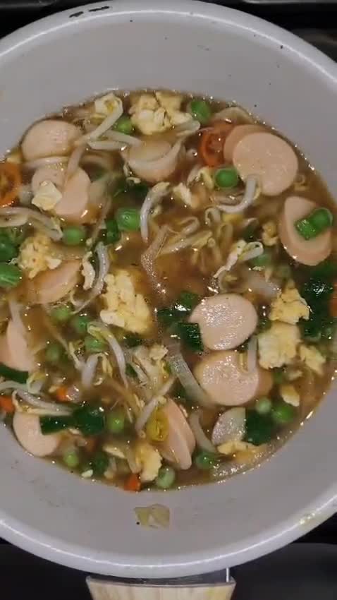 Foto langkah ke 5 dari resep Mie Kuah Sosis Telur.