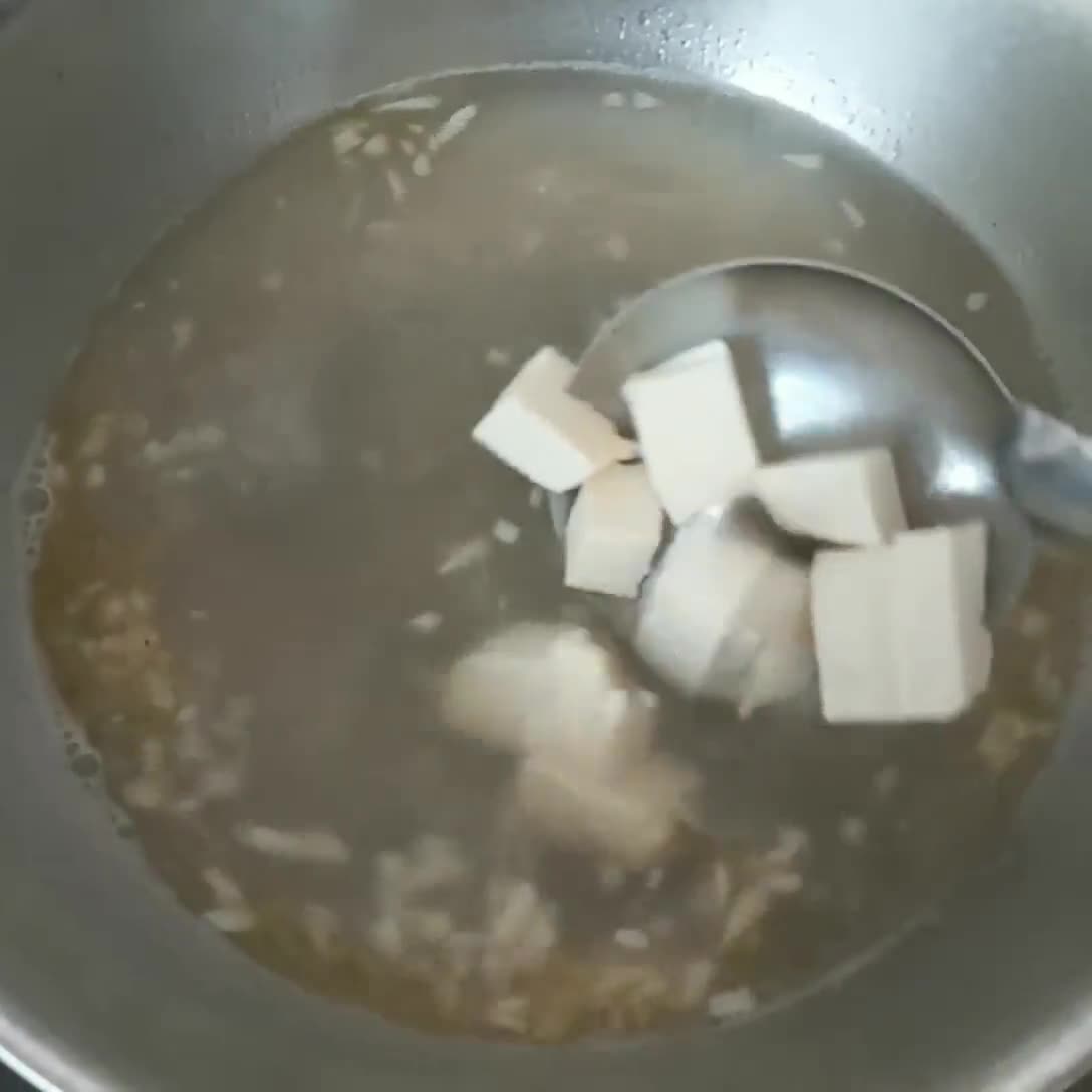 Foto langkah ke 3 dari resep Sup Tahu Putih.
