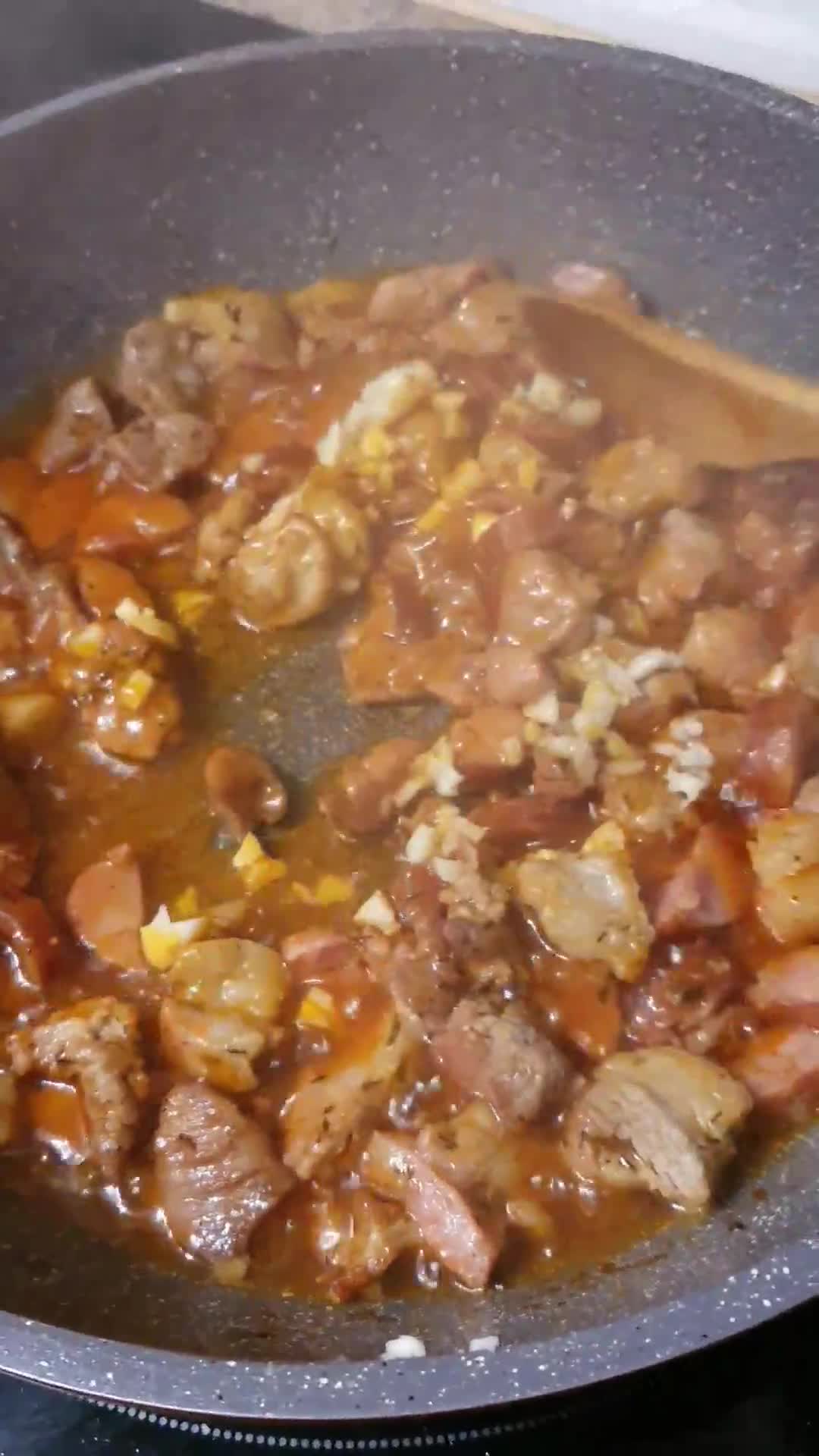 Foto del paso 3 de la receta: Fritura de cerdo al estilo moldavo