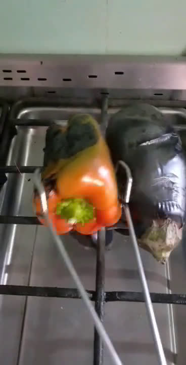 Foto del paso 1 de la receta: Pasta ahumada de morrón y berenjena🤓