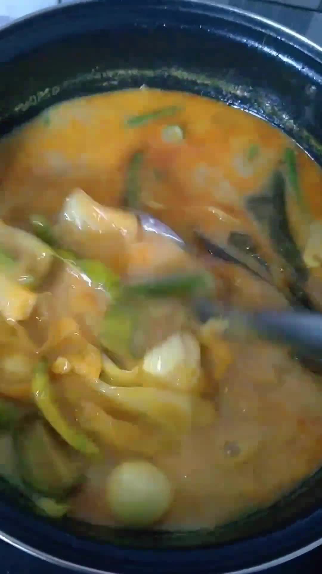 Foto langkah ke 3 dari resep Gulai sayuran dan telor puyuh (tiketGAS2025).