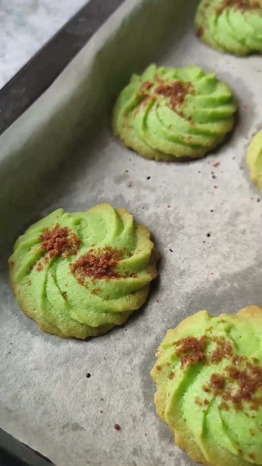 Gambar langkah 11 resipi Pandan Coconut Sugar Cookies.