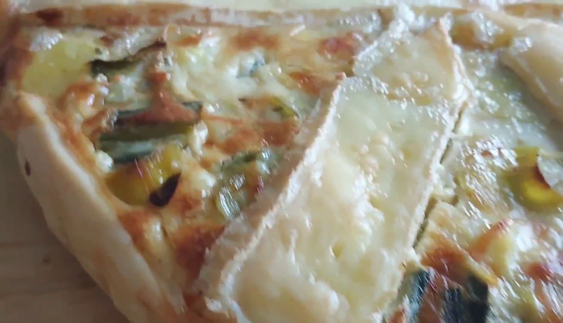 Une image de l'étape 7 de Quiche Poireaux, pommes de terre, brie/mozarella.