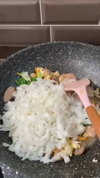 Foto langkah ke 6 dari resep Kwetiaw Goreng ala Chinese Resto.