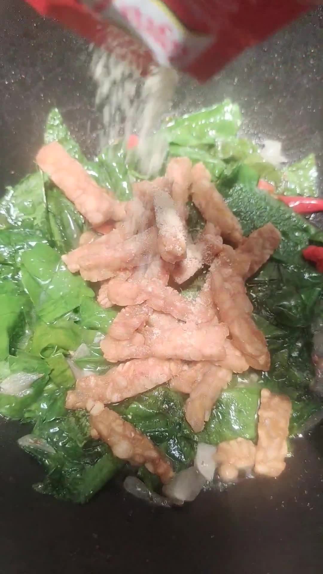 Foto langkah ke 4 dari resep Tumis Daun Melinjo Tempe.