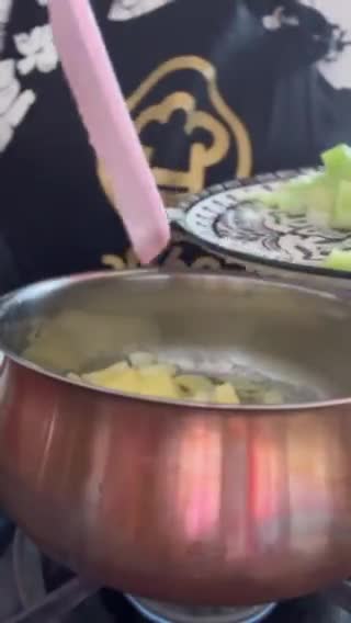 صورة لخطوة 1 من وصفة شوربة الكرفس