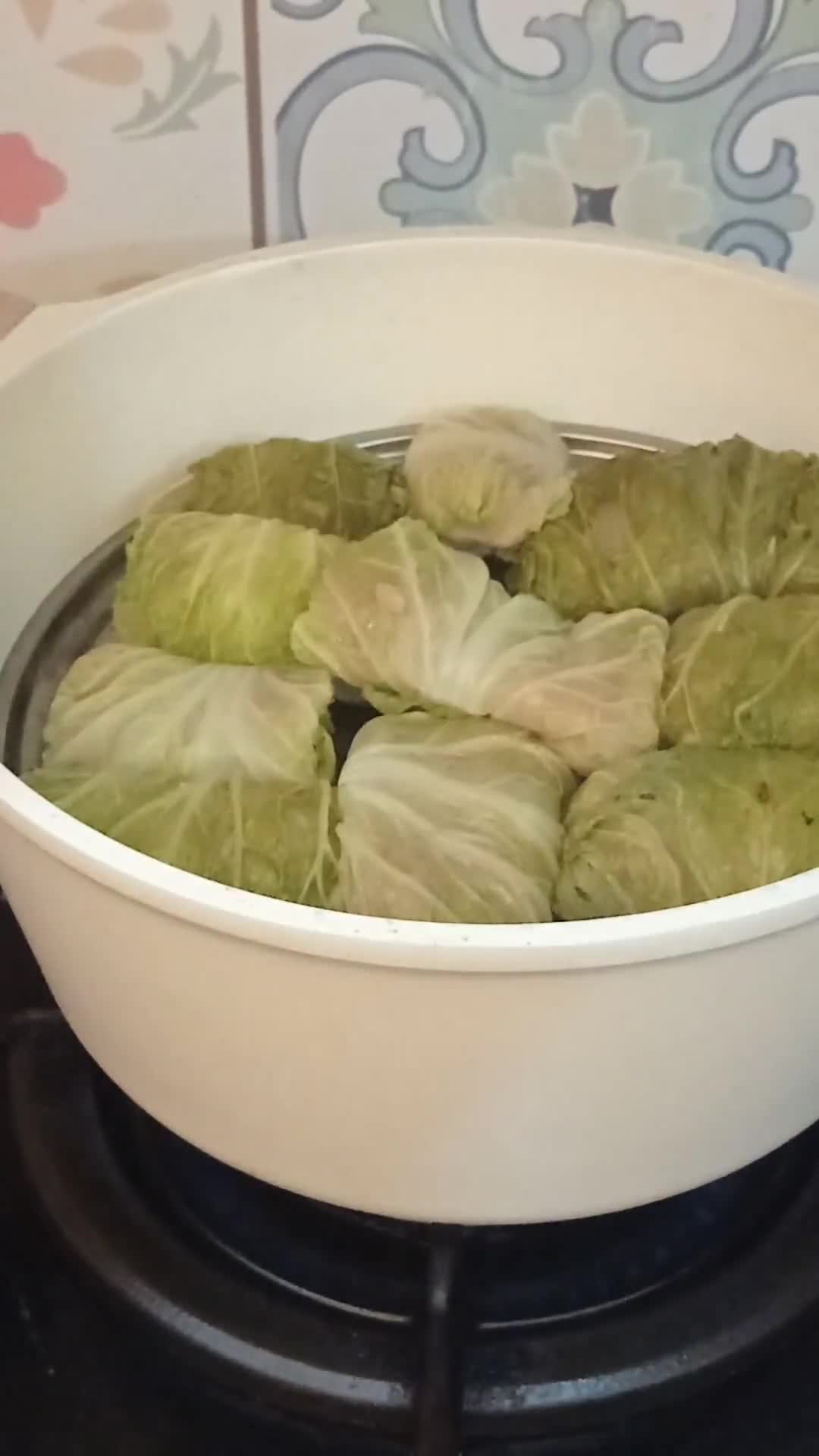 Foto langkah ke 4 dari resep Sawi Gulung Isi Ayam Udang.