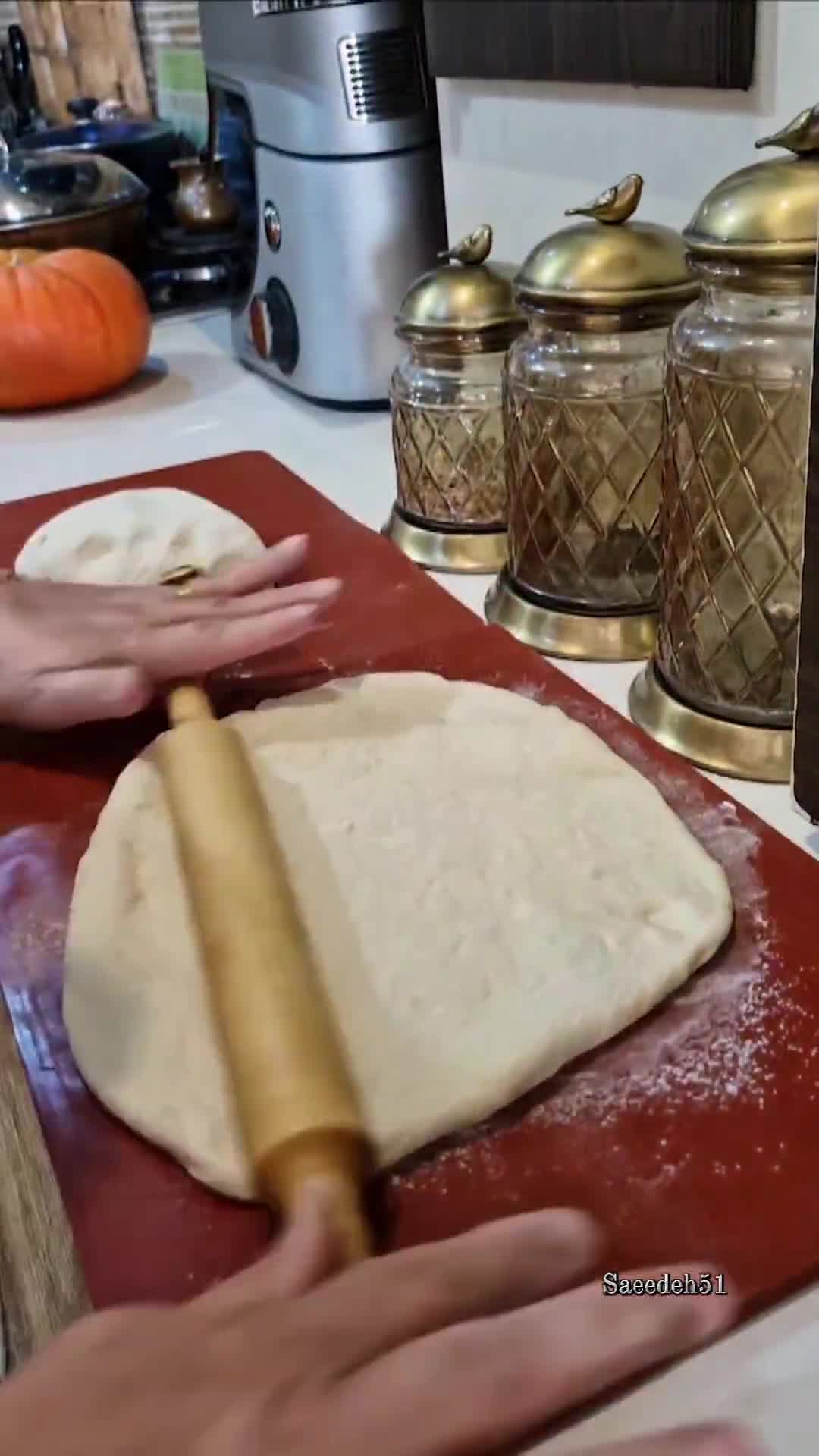 عکس مرحله 4 از دستور نان پیتزای نیمه آماده