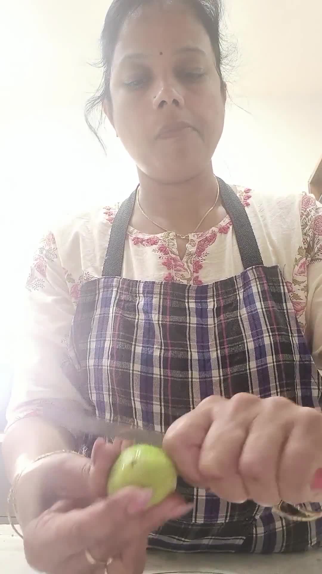 देसी भरवां टिंडे (desi stuff apple gourd recipe in Hindi) रेसिपी चरण 1 फोटो