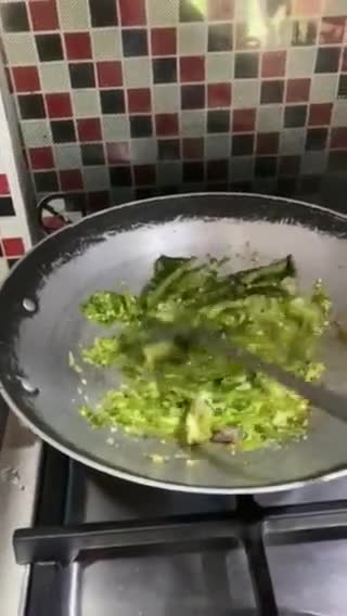 Foto langkah ke 2 dari resep Ayam Goreng Cabe Ijo.