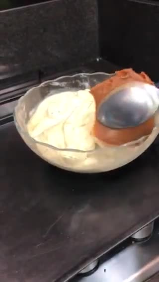 Foto del paso 2 de la receta: Helado de Banana Split Granizado 🍨