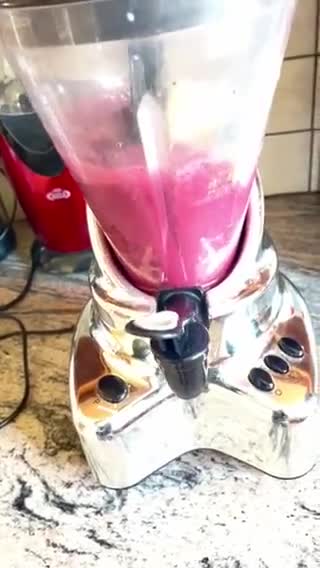 Φωτογραφία βήματος 2 της συνταγής Smoothie με παντζάρι, ανανά και μύρτιλλα