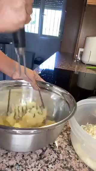 Foto del paso 2 de la receta: Arepas de yuca