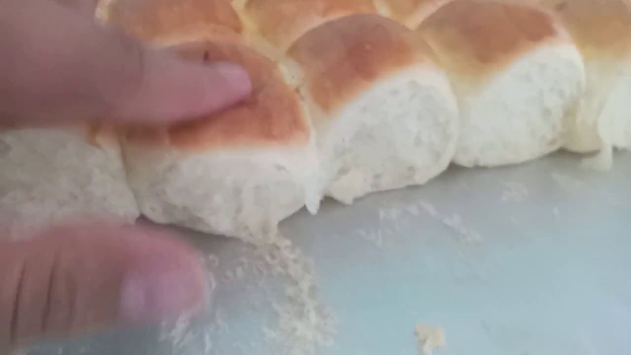 Foto del paso 5 de la receta: Pan de viena (hamburguesas, panchos, chips)