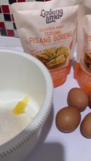Foto langkah ke 2 dari resep Banana Brownies Gluten Free.