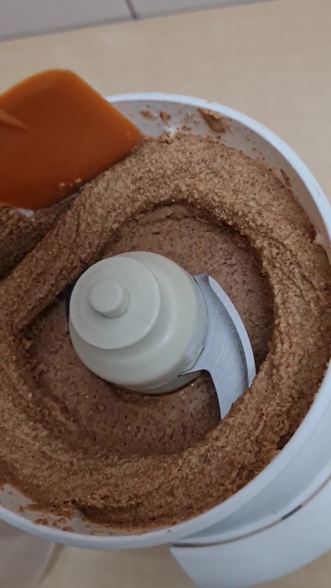 Foto del paso 4 de la receta: Mantequilla de almendras 🍂 crema o pasta de almendras natural 🍂 un ingrediente + paciencia 🧘🏻‍♀️