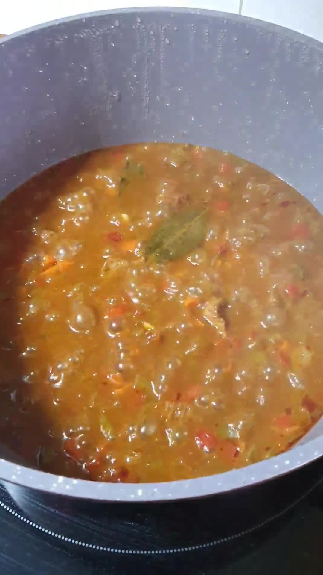 Foto del paso 2 de la receta: Gulyás al estilo húngaro