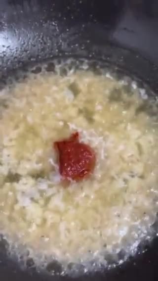 Gambar langkah 2 resipi Mi Sotong Bayam.