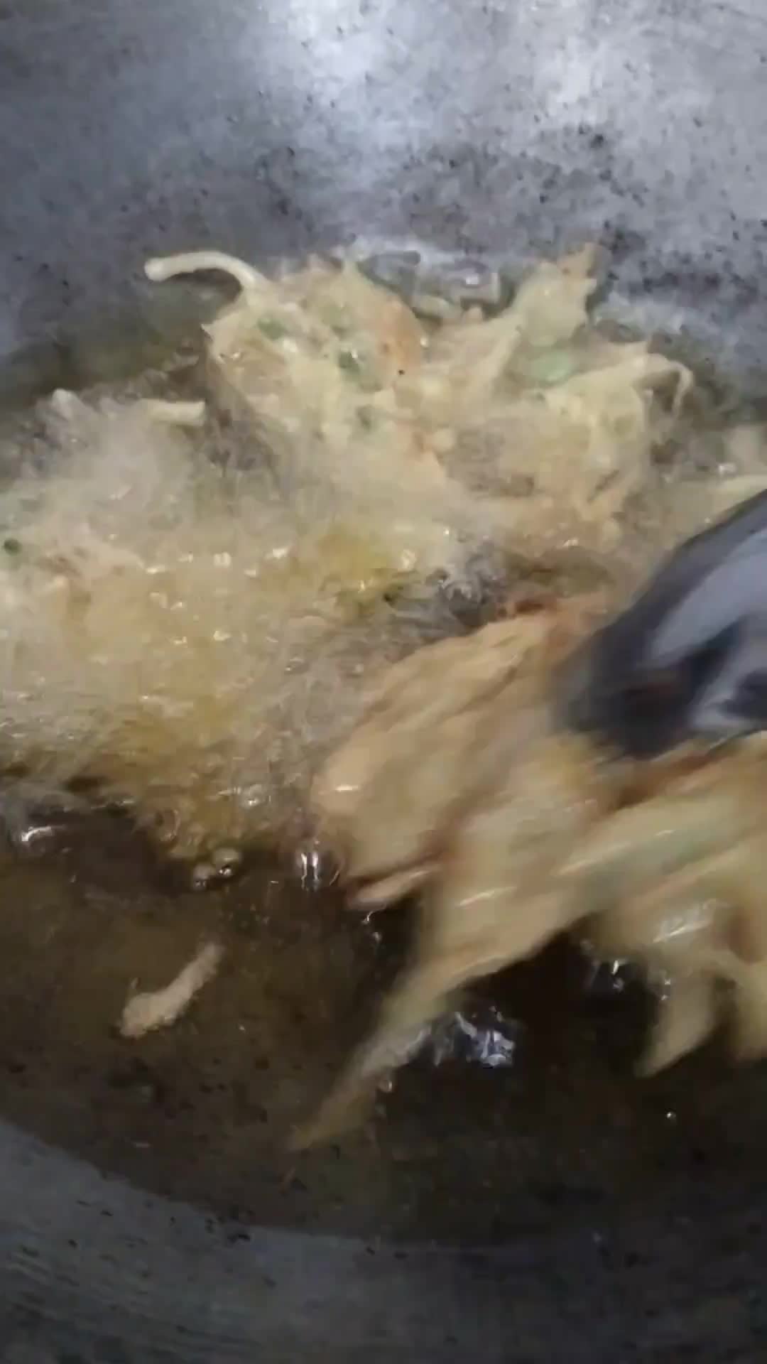 Gambar langkah 2 resipi Cucur kentang.