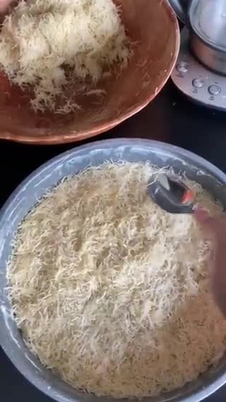 صورة لخطوة 2 من وصفة كنافة بالشوكولا طعم هبال 😋😋👍🏻