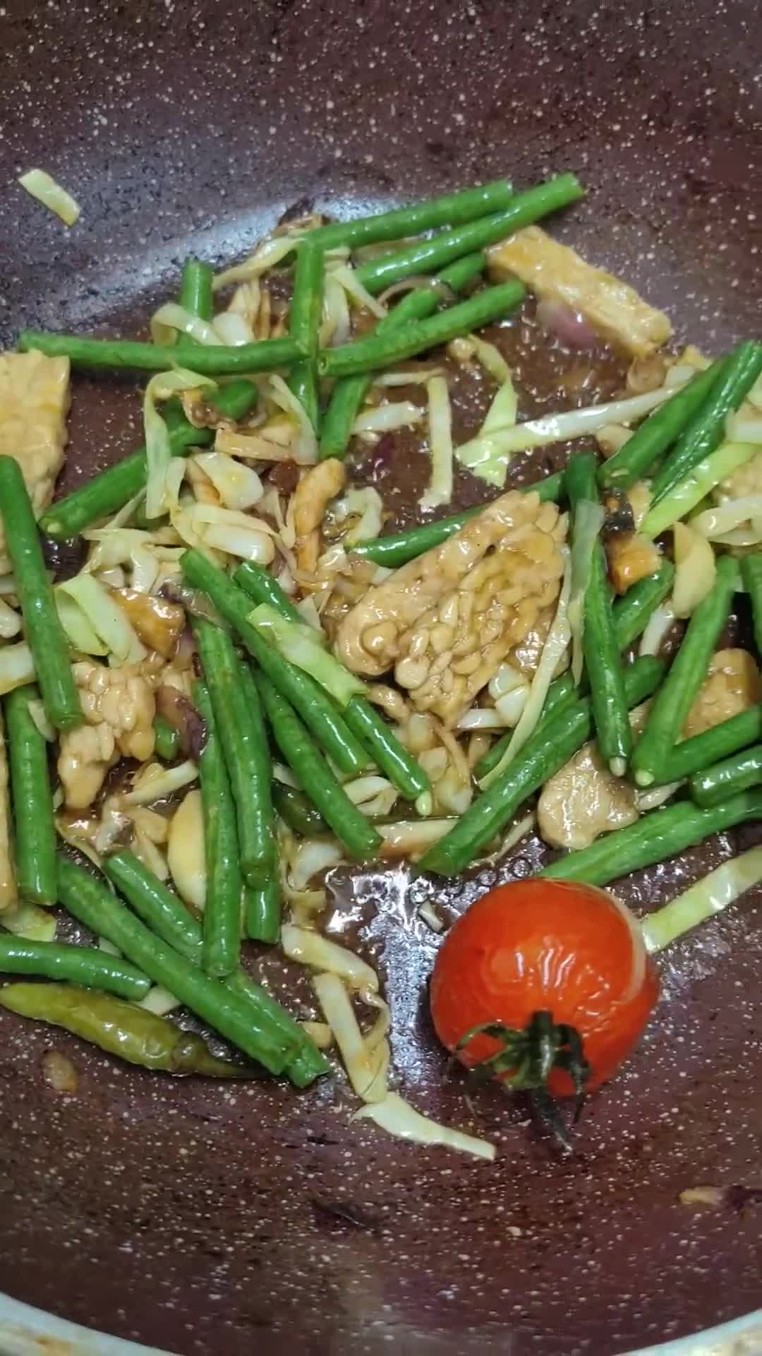 Gambar langkah 5 resipi Kacang Panjang ikan masin goreng.