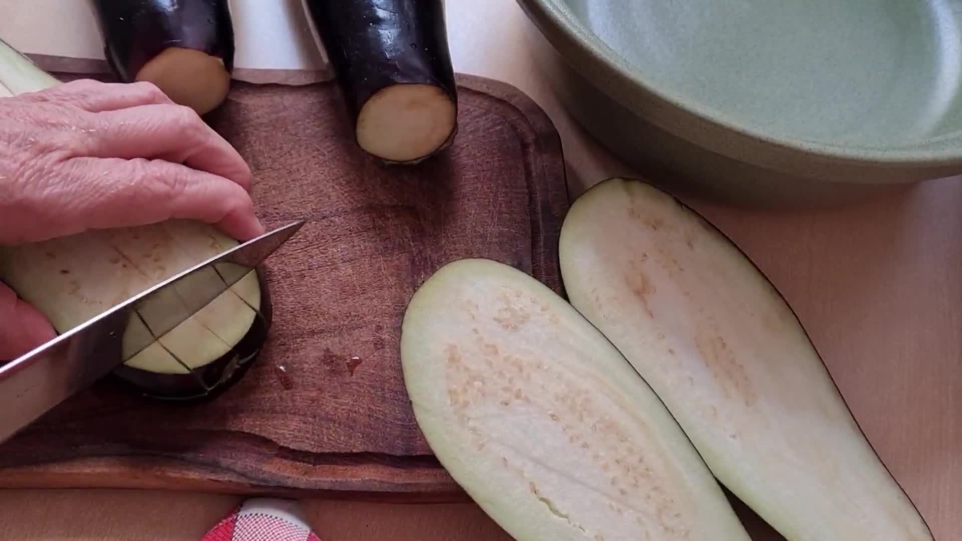 Foto del paso 1 de la receta: Hamburguesas de berenjena 🍆 🍆 Veggie burger 🍔 MUY fáciles