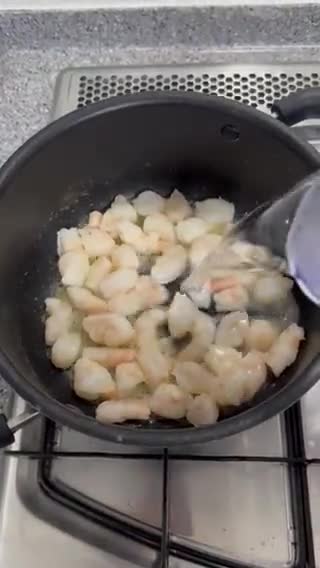Foto do passo 1 de Sopa de Ovo e Camarão (Saeugyerantang- 새우계란탕)