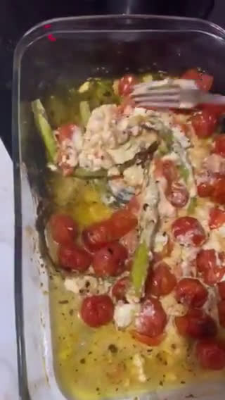 Foto del paso 3 de la receta: Pasta con feta, tomates cherry y espárragos verdes al horno