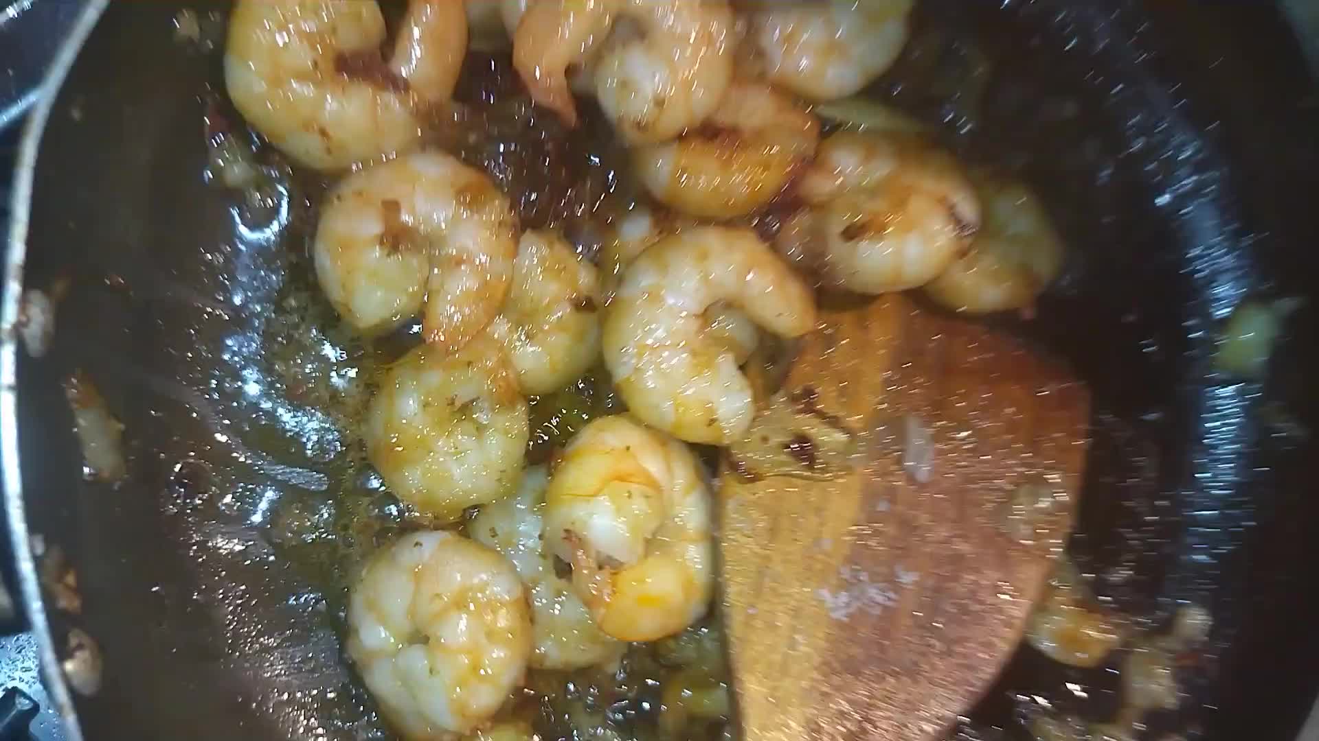 Foto del paso 4 de la receta: Camarón al ajillo a mi modo