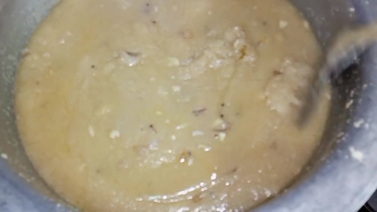 A picture of step 5 of Suji Ka Halwa💛🤤.